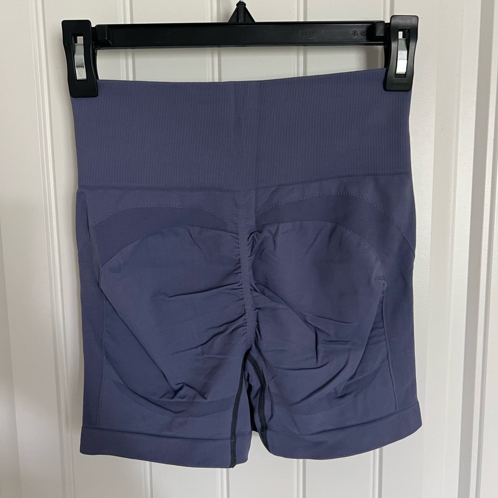 High Rise Seamless Scrunch Shorts